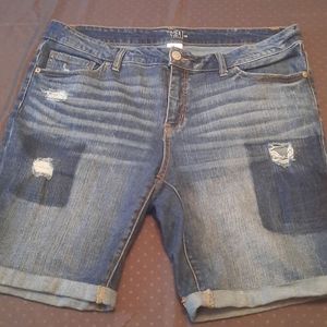 Time & Tru Bermuda shorts